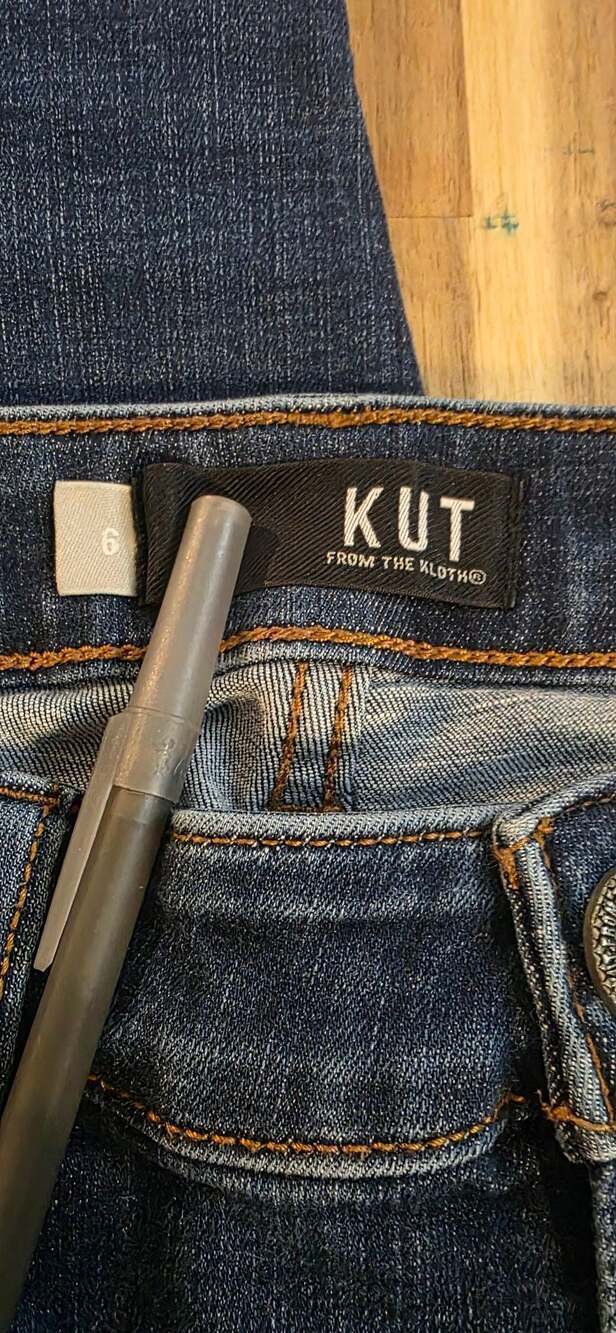 Kut from the Kloth Mia Skinny Jeans with Raw Hem Dark Wash Size 6 - Picture 10 of 10